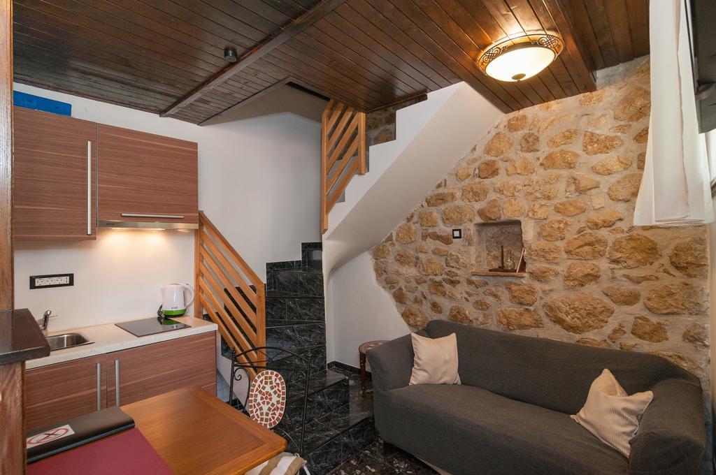 Apartments Larsen Omiš Exterior foto