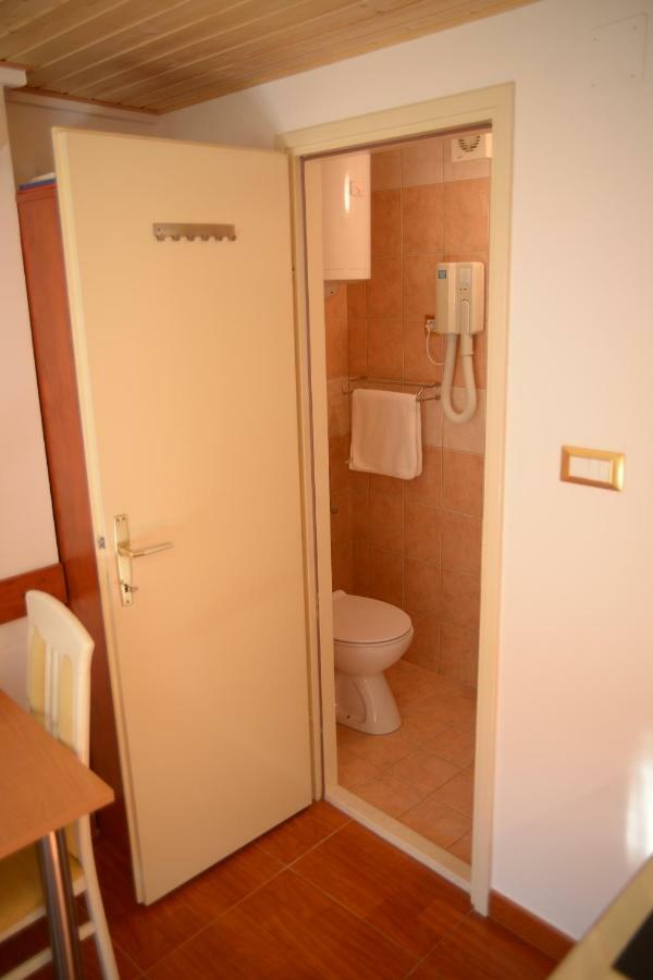 Apartments Larsen Omiš Exterior foto